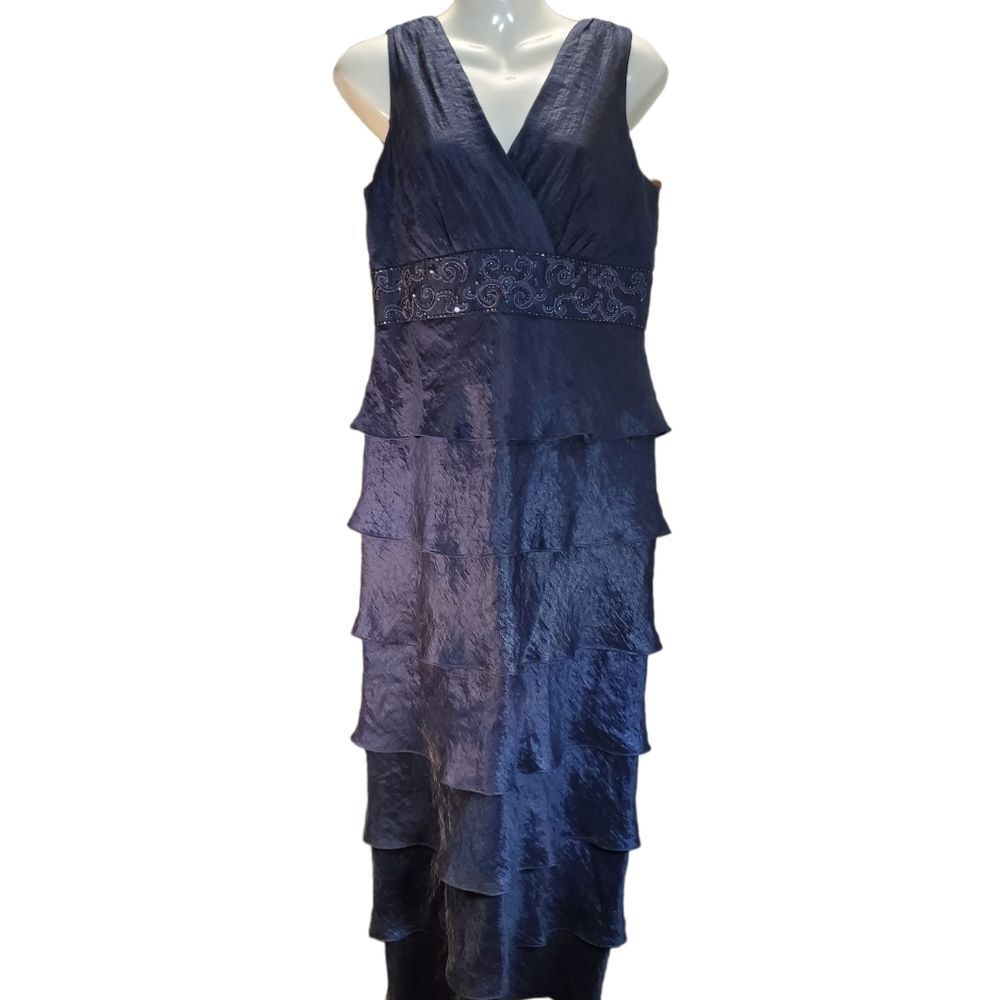 R & M RICHARDS Sleeveless evening gown 10